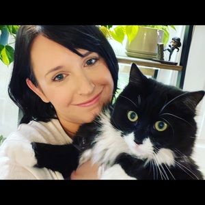 Meet your Posher, Larissa